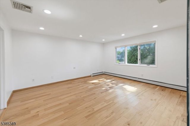 69 Larkspur Ln, Clifton City, NJ 07013