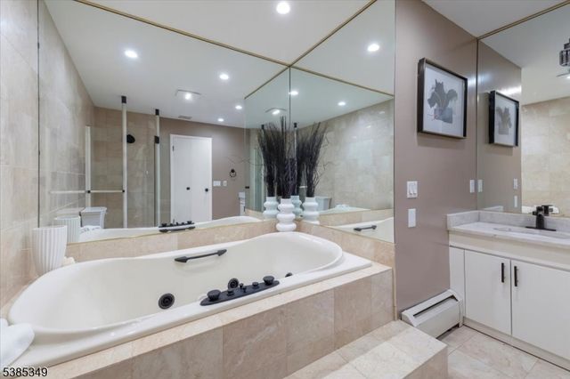 69 Larkspur Ln, Clifton City, NJ 07013