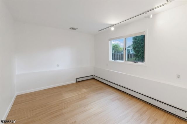69 Larkspur Ln, Clifton City, NJ 07013