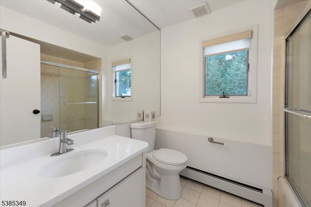 69 Larkspur Ln, Clifton City, NJ 07013