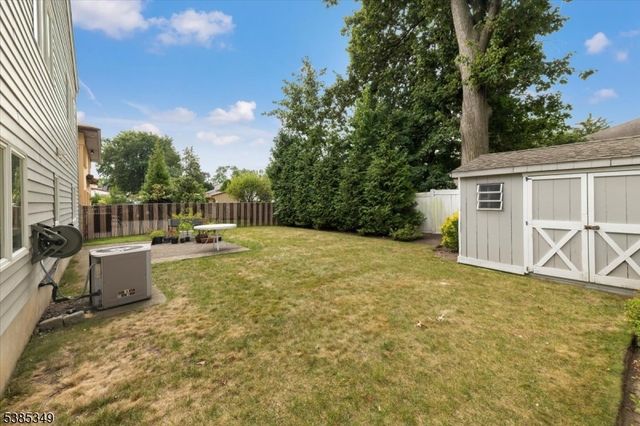 69 Larkspur Ln, Clifton City, NJ 07013