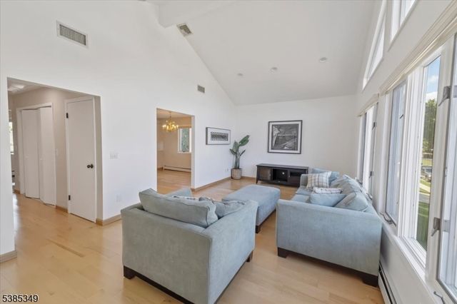 69 Larkspur Ln, Clifton City, NJ 07013