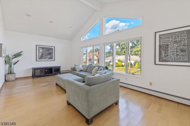 69 Larkspur Ln, Clifton City, NJ 07013
