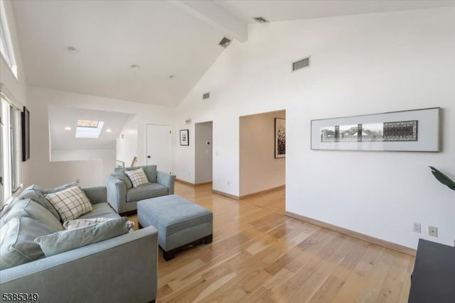 69 Larkspur Ln, Clifton City, NJ 07013