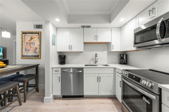 624 Flamingo DR 112, Venice, FL 34285