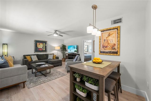 624 Flamingo DR 112, Venice, FL 34285