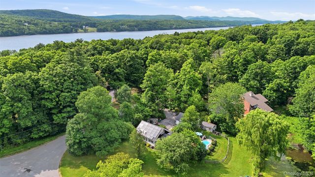 2 Maple Lane, Hyde Park, NY 12538
