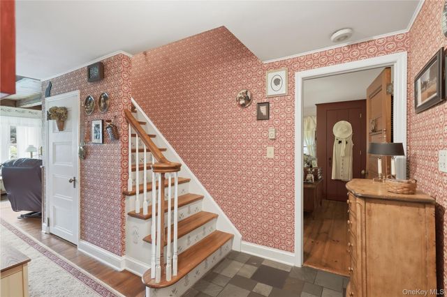 2 Maple Lane, Hyde Park, NY 12538