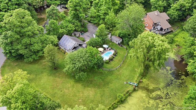 2 Maple Lane, Hyde Park, NY 12538