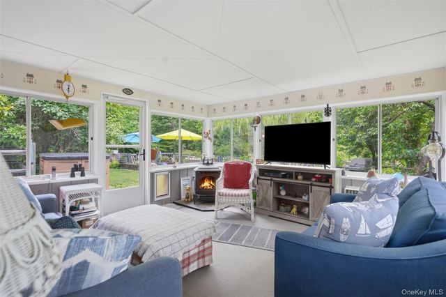 2 Maple Lane, Hyde Park, NY 12538