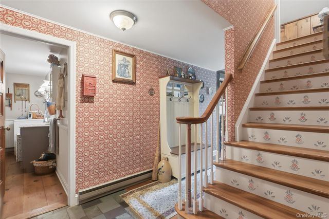 2 Maple Lane, Hyde Park, NY 12538