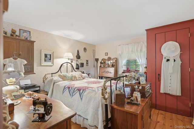 2 Maple Lane, Hyde Park, NY 12538