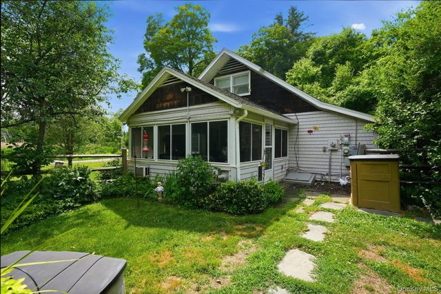 2 Maple Lane, Hyde Park, NY 12538
