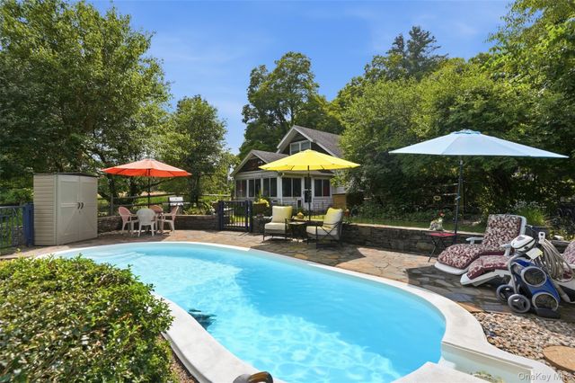 2 Maple Lane, Hyde Park, NY 12538