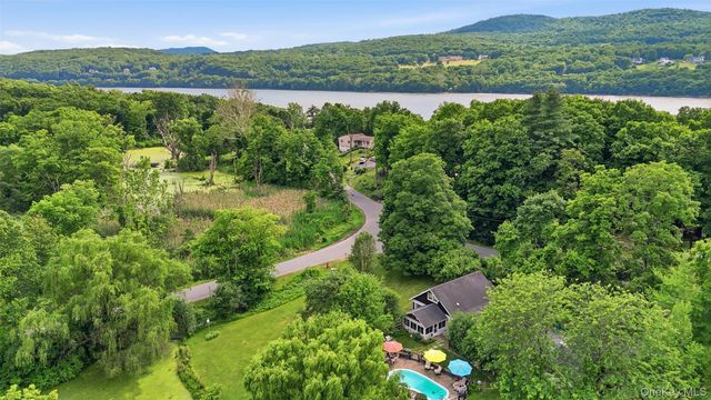 2 Maple Lane, Hyde Park, NY 12538