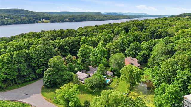 2 Maple Lane, Hyde Park, NY 12538
