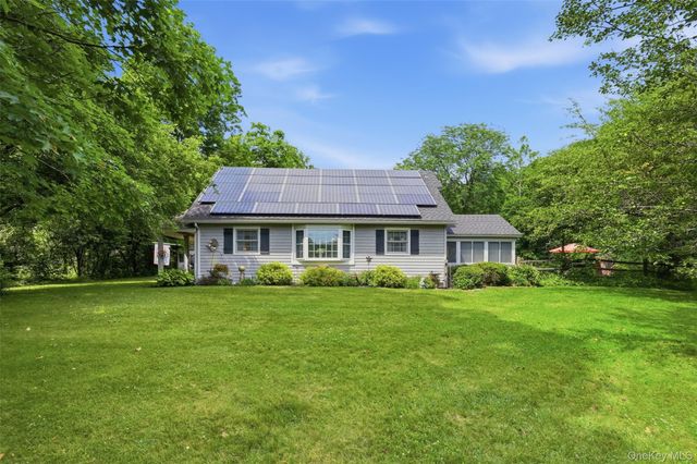 2 Maple Lane, Hyde Park, NY 12538