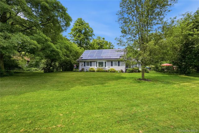 2 Maple Lane, Hyde Park, NY 12538