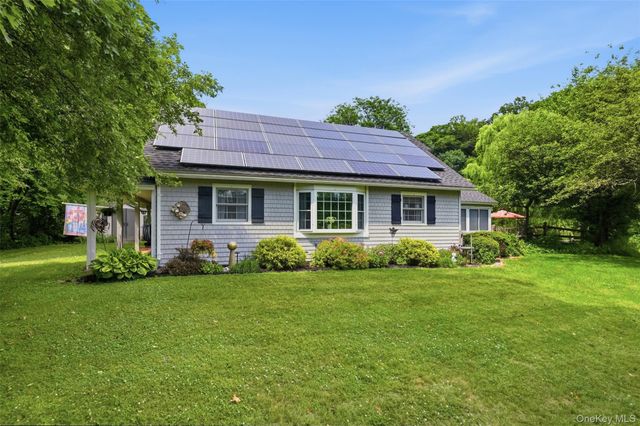 2 Maple Lane, Hyde Park, NY 12538