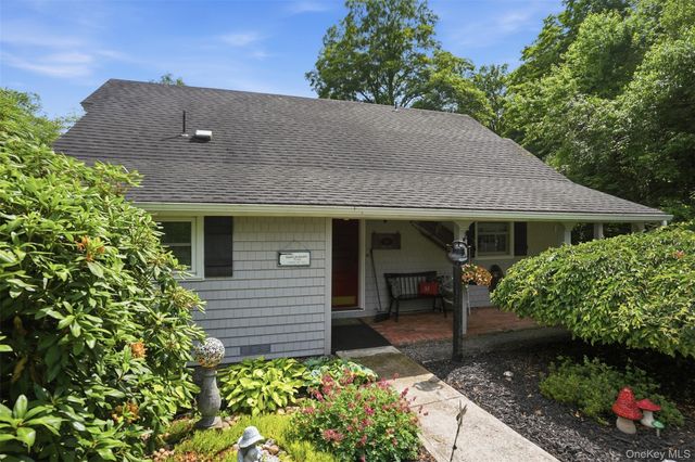 2 Maple Lane, Hyde Park, NY 12538