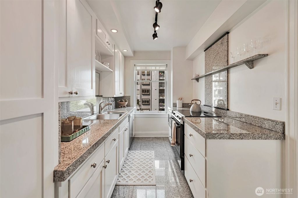 Image 15 of property listing at 1017 Minor Avenue #903, Seattle, WA 98104