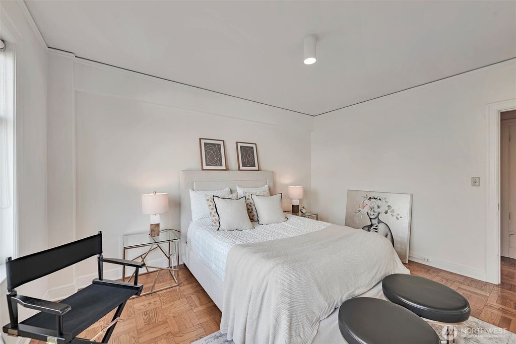 Image 16 of property listing at 1017 Minor Avenue #903, Seattle, WA 98104