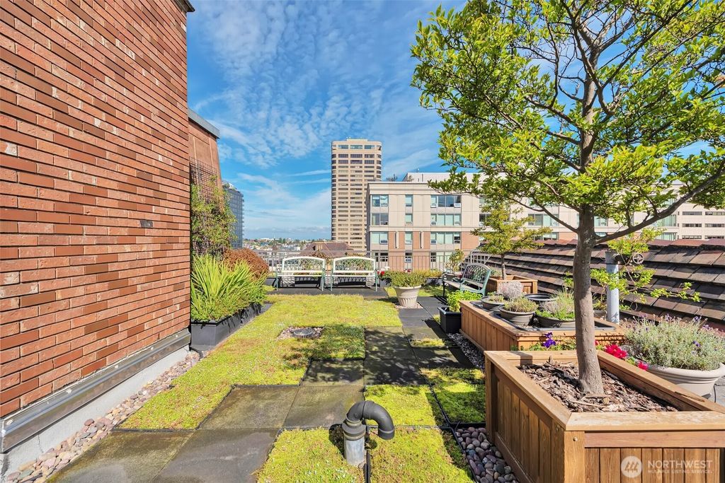 Image 3 of property listing at 1017 Minor Avenue #903, Seattle, WA 98104