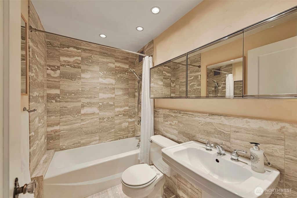 Image 5 of property listing at 1017 Minor Avenue #903, Seattle, WA 98104
