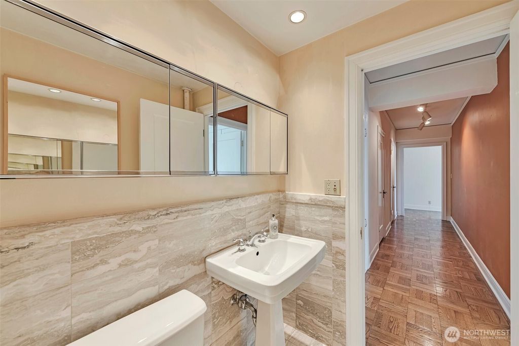 Image 6 of property listing at 1017 Minor Avenue #903, Seattle, WA 98104