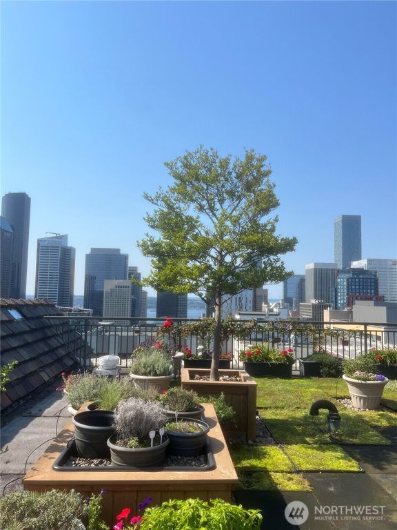 Image 7 of property listing at 1017 Minor Avenue #903, Seattle, WA 98104