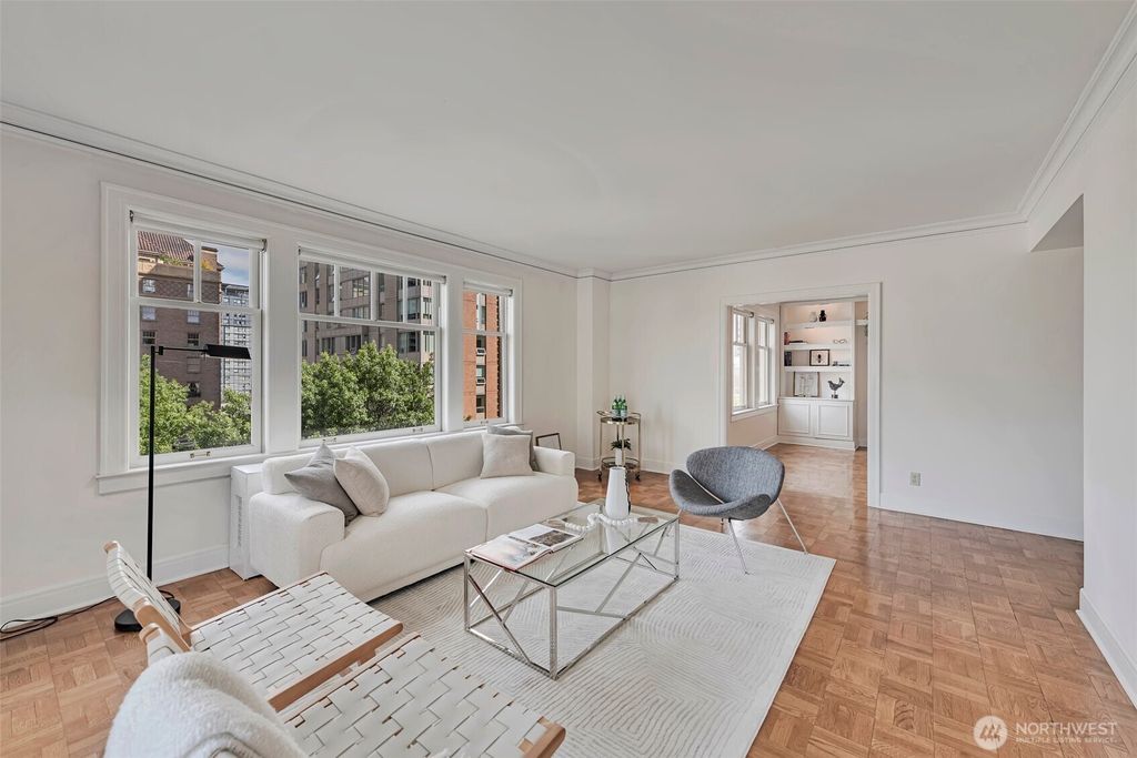 Image 8 of property listing at 1017 Minor Avenue #903, Seattle, WA 98104