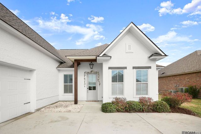 1863 Royal Aberdeen Ave, Zachary, LA 70791
