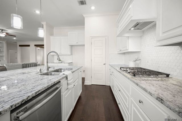 1863 Royal Aberdeen Ave, Zachary, LA 70791