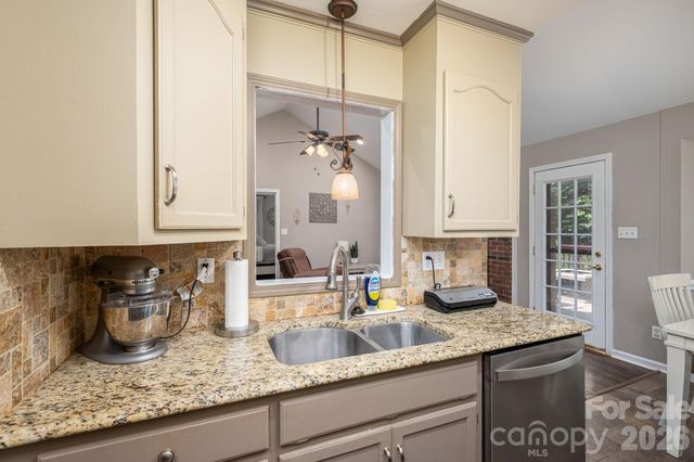 335 Cape Breton Trail, Gastonia, NC 28056