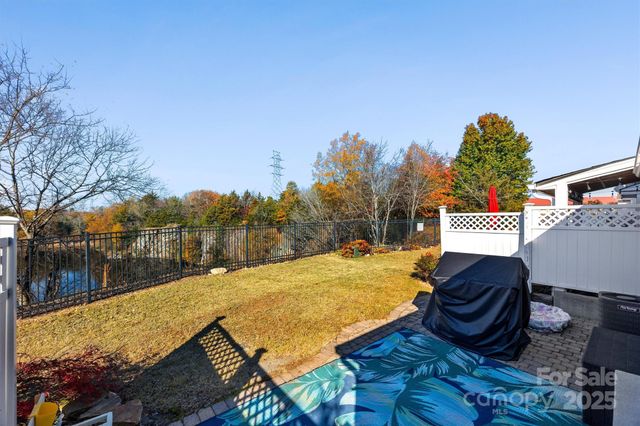 809 Rock Lake Glen, Fort Mill, SC 29715