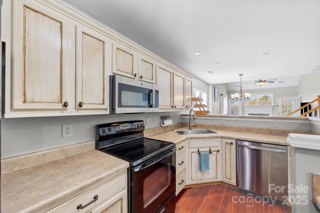 809 Rock Lake Glen, Fort Mill, SC 29715