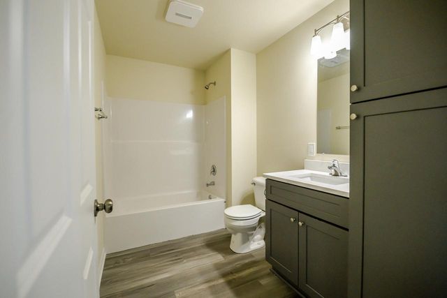 1644 S Memorial DRIVE, Racine, WI 53403