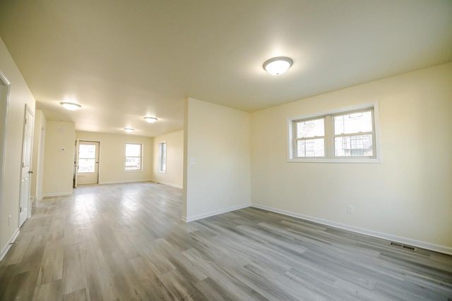 1644 S Memorial DRIVE, Racine, WI 53403