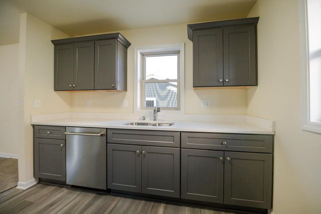 1644 S Memorial DRIVE, Racine, WI 53403