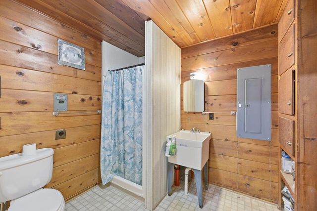 8887 Elm Valley Road, Union Pier, MI 49129