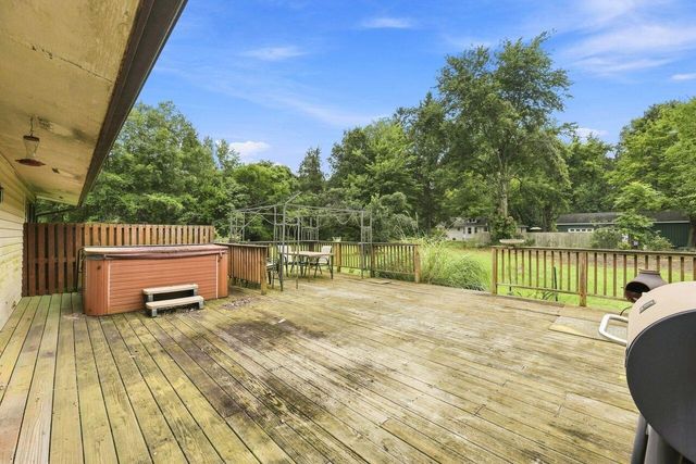 8887 Elm Valley Road, Union Pier, MI 49129