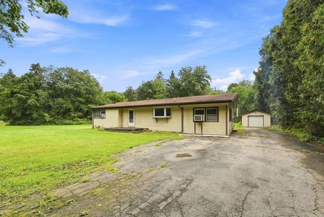 8887 Elm Valley Road, Union Pier, MI 49129