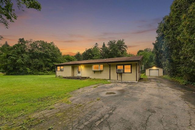 8887 Elm Valley Road, Union Pier, MI 49129