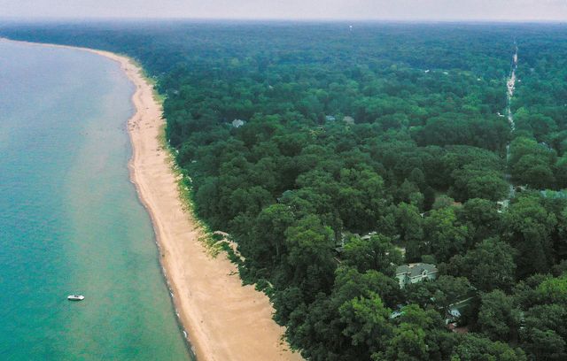 8887 Elm Valley Road, Union Pier, MI 49129