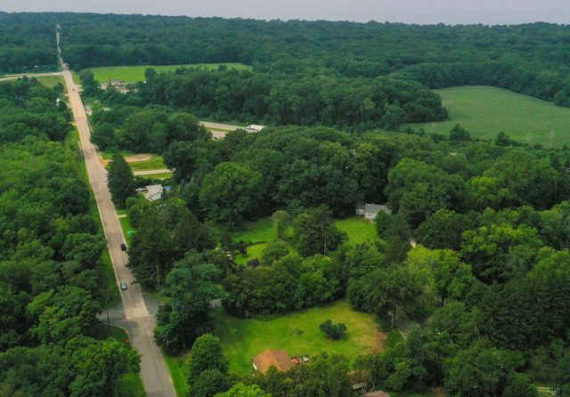 8887 Elm Valley Road, Union Pier, MI 49129