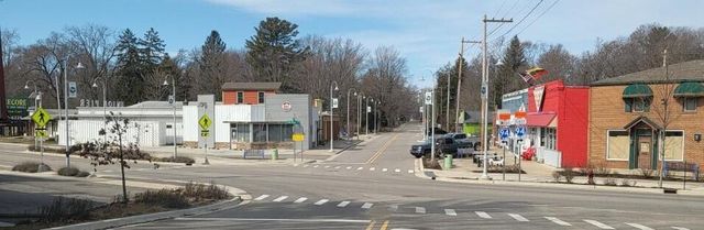 8887 Elm Valley Road, Union Pier, MI 49129