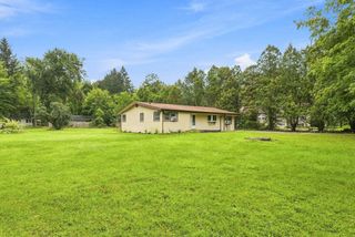 8887 Elm Valley Road, Union Pier, MI 49129