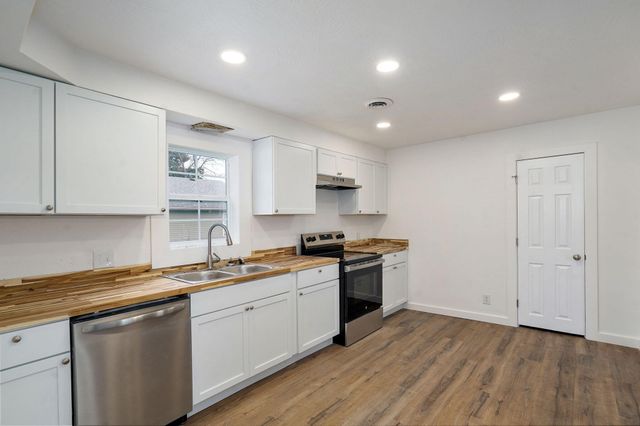 2353 E Locust Street, Springfield, MO 65803