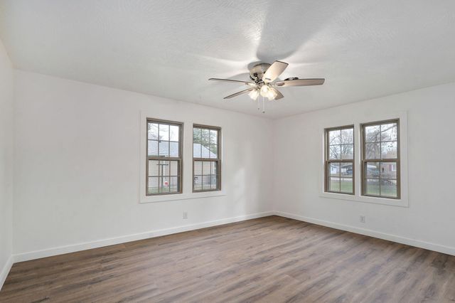 2353 E Locust Street, Springfield, MO 65803