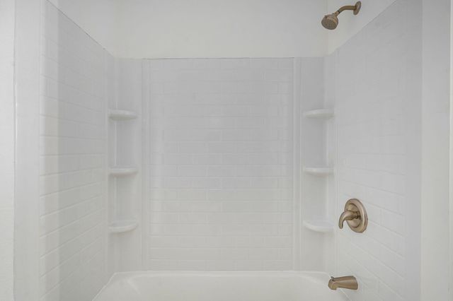 2353 E Locust Street, Springfield, MO 65803